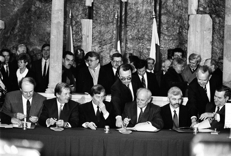 25 years ago on this day, #Visegrad declaration signed by leaders of CS+HU+PL #Visegrad25 <a href="/V4_PRES/">V4 PRESIDENCY</a>  <a href="/strakovka/">Úřad vlády ČR</a>