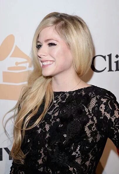 pictureavril's tweet photo. avril at the pre grammies party https://t.co/GHGTBSkzat