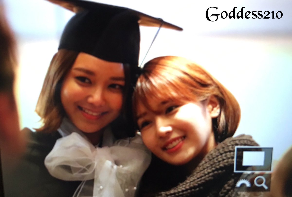 [PIC][15-02-2016]SooYoung và Yuri tham dự Lễ Tốt nghiệp của Trường Đại học Chung-Ang vào trưa nay CbPalJAUUAQFhMd