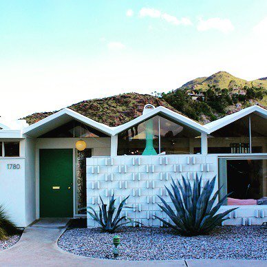 ift.tt/1TzXkn3 Palm Springs modern 💙 #midcenturymodern #palmspringsarchitecture #palmspringslife #vintage…
