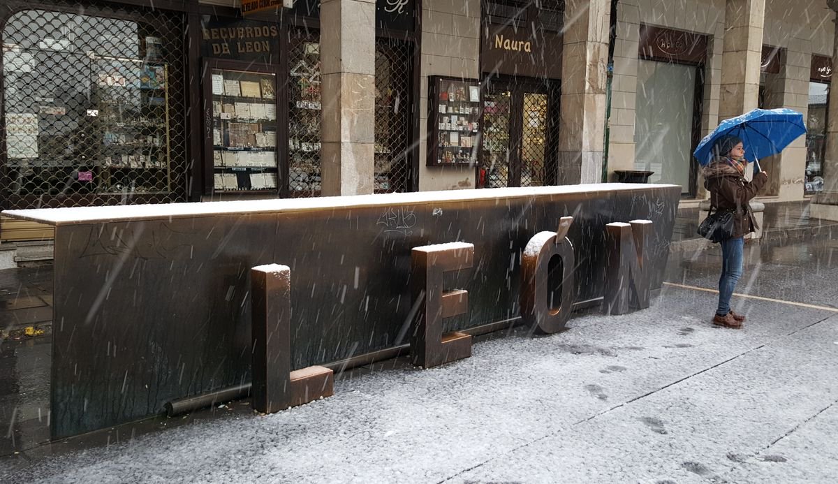 leonoticias_'s tweet image. León despierta bajo la nieve leonoticias.com/frontend/leono…