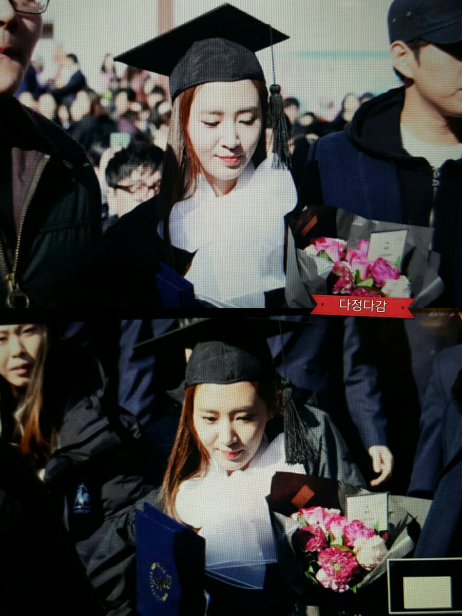 [PIC][15-02-2016]SooYoung và Yuri tham dự Lễ Tốt nghiệp của Trường Đại học Chung-Ang vào trưa nay CbPd5H7UcAAlyAl