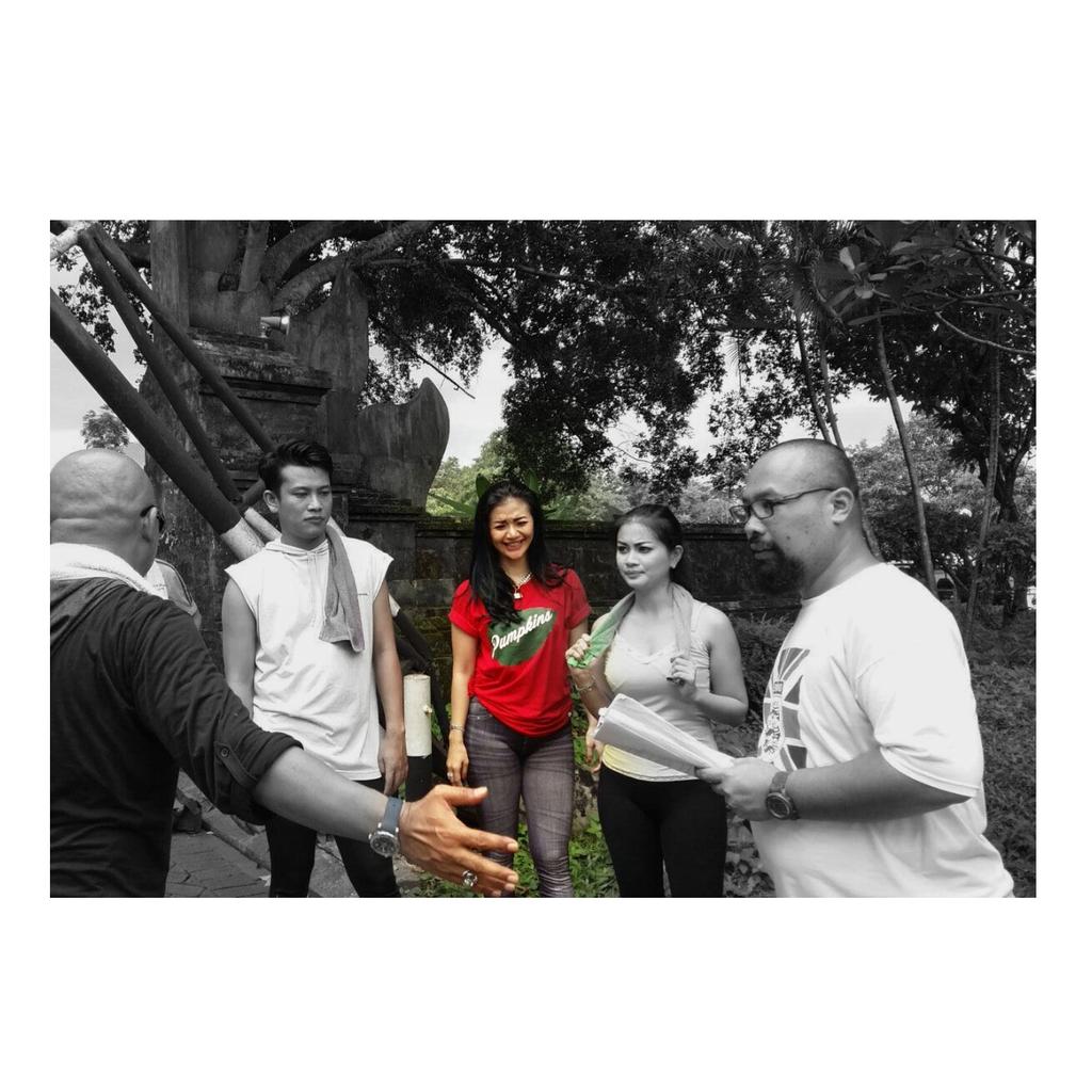 <a href="/2racunYS/">2RACUN YoubiSister</a> <a href="/ginayoubi/">gina youbi</a> <a href="/Gitayoubi/">Y O U B I Sister</a> syuting film komedi cc: <a href="/E_MOTION_ENT/">E-Motion Entertainment</a> <a href="/FansterOneRacun/">F2NSTER INDONESIA</a> <a href="/fansterbdg/">FANSTER BANDUNG</a> <a href="/FansterSmrg/">F2NSTER Semarang</a>