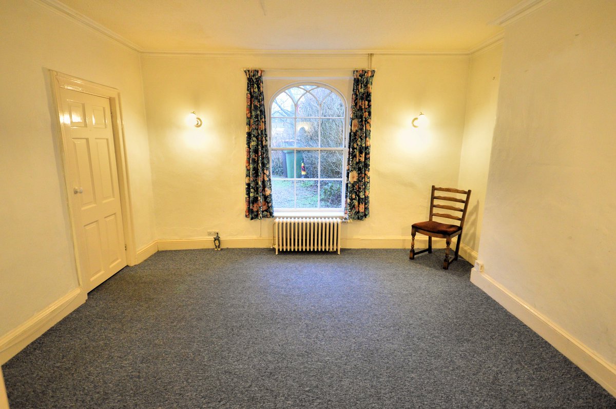 sowerbyslets's tweet photo. *** NEW LISTING ***
A charming linked detached property...
https://t.co/hrWI8hWUwF
#Sowerbys #Hingham #NorfolkRT https://t.co/Lij9DakyxF
