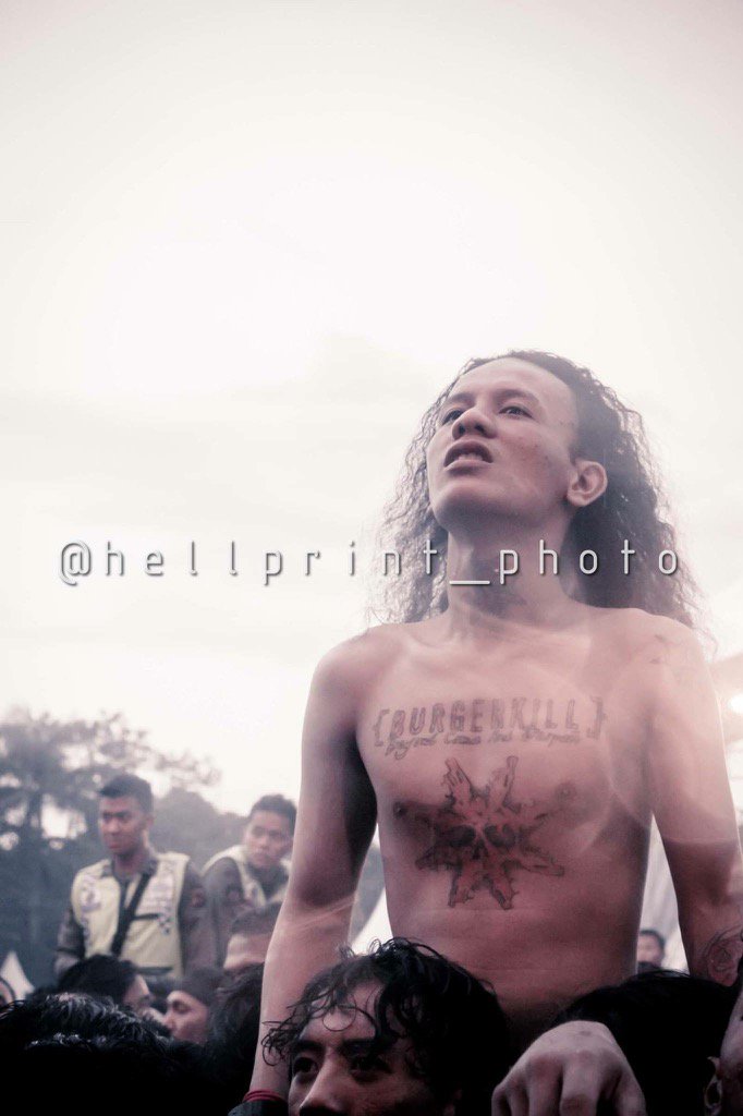 hellprint's tweet photo. Follow IG : hellprint_official
Untuk Photo-photo Event #HELLPRINT2016

#HellprintFamilia 
#SuperMusicID 
#EDANKEUN https://t.co/TcafrdsNBa