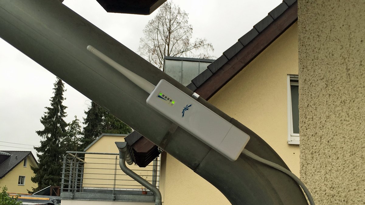 Seit dem 10.2. betreiben wir einen eigenen <a href="/freifunk_hennef/">freifunk-hennef.de</a> Knoten in Allner. ow.ly/YknbJ