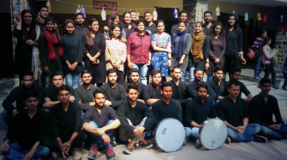 Jaisingharaghav's tweet photo. Great show #Dastak #Niceresponse at #Mirandahouse #Delhiuniversity #Dir. @ArvindGaur #Asmitatheatre #Delhi #Theatre https://t.co/a1IDpqssze