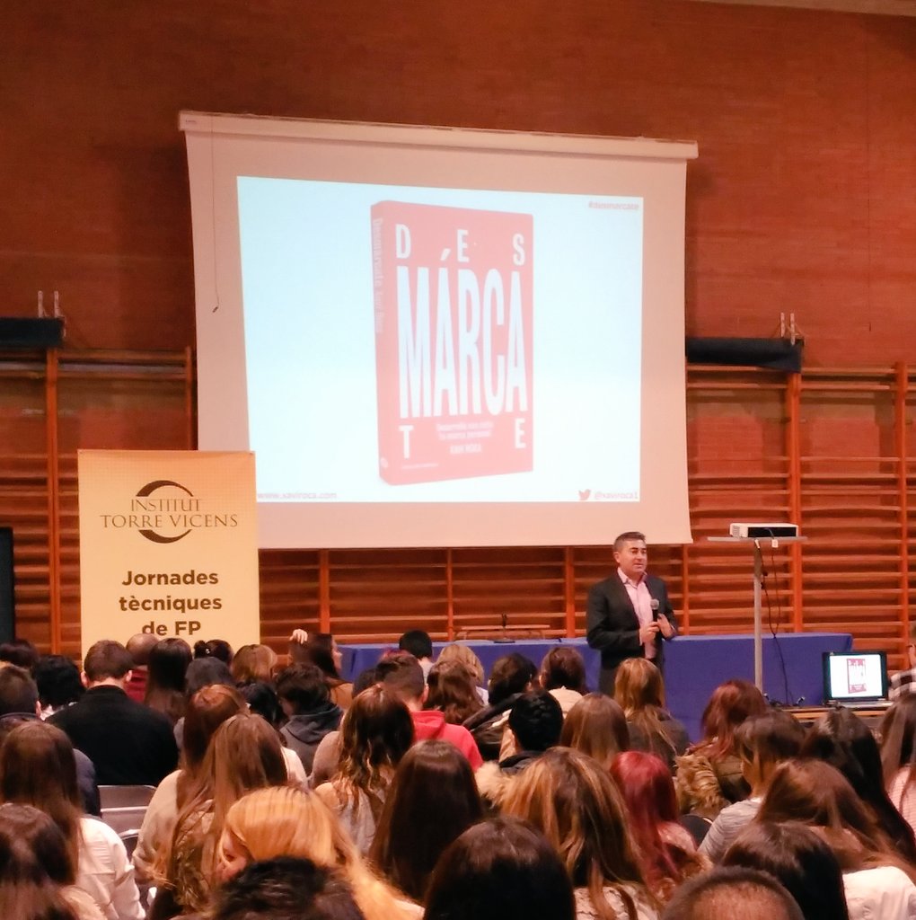 miquelodina's tweet photo. Engrescador inici 4aSetmana Tècnica Institut Torre Vicens @xaviroca1 #desmarcate #7tvs gràcies per la teva xerrada https://t.co/u0GkgbEWhk