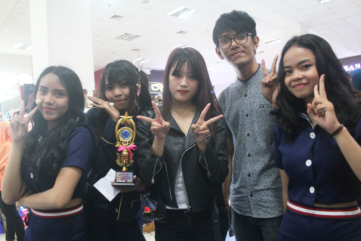 [Official Photo]
<a href="/HighQualt_KCS/">HighQualt</a> and Jin @B7S_KCS with beautiful judge <a href="/FitriSpull/">RIHYUNA</a> at <a href="/KCL2016/">KpopCharitywithLove</a>
Taken by Admin