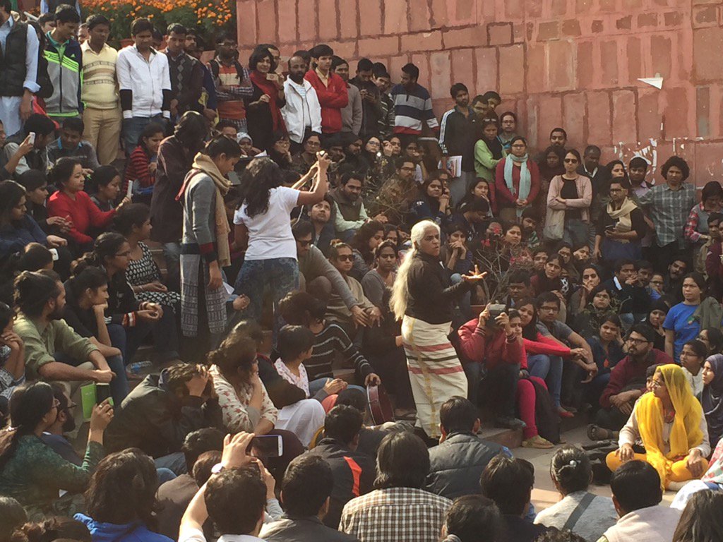 peterwmarx's tweet photo. Maya Rao gave an impressive performance: "We will walk! #notesfromdelhi @christelmeth13 @saschafoerster https://t.co/R2mpUiOVu6