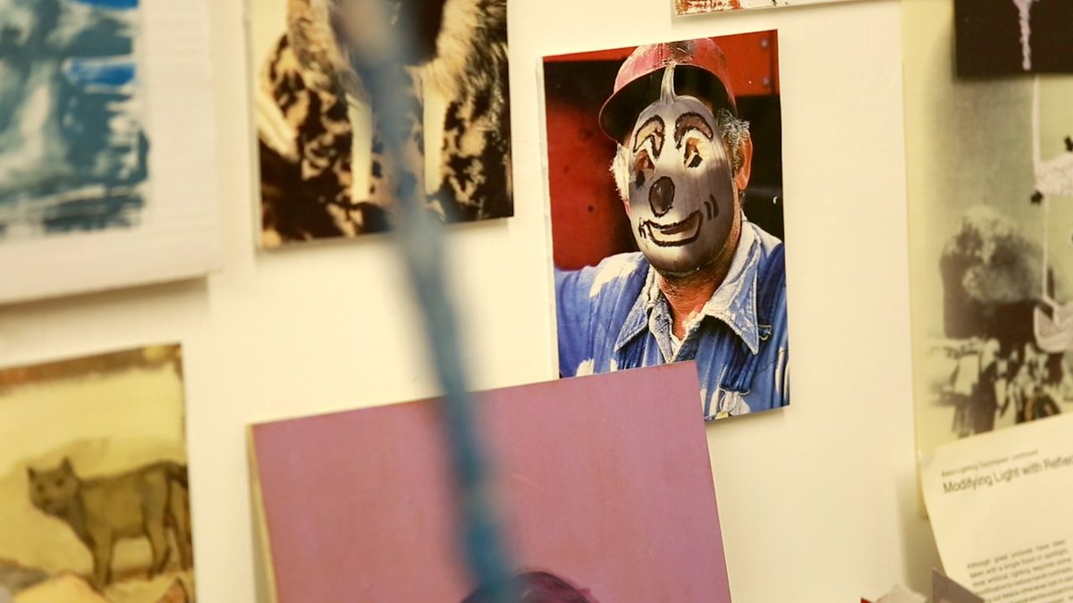 EveryPicFilms's tweet image. The comedic, melancholic and uncomfortable world of painter Brian Mounford  everypicturefilms.com/#/brian-mountf…