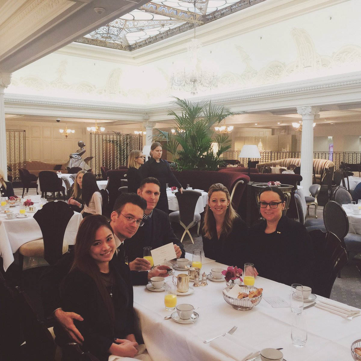 feeenchey's tweet photo. #lovelybreakfast  #100%guestshopping #luxottica #harrodssunglasses #groundfloor #davidcluclow @shanearay @cz_zuzka https://t.co/BjdSoInLuL