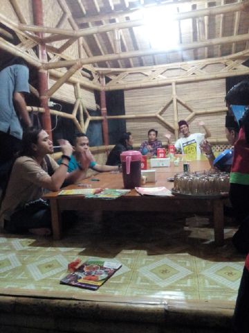 AndaAzura's tweet photo. Ziarah ke Banten with KPL ... Semoga Berkah  #KeluargaBesarPadepokanDayakPranaLewu https://t.co/t13WHKs0vL