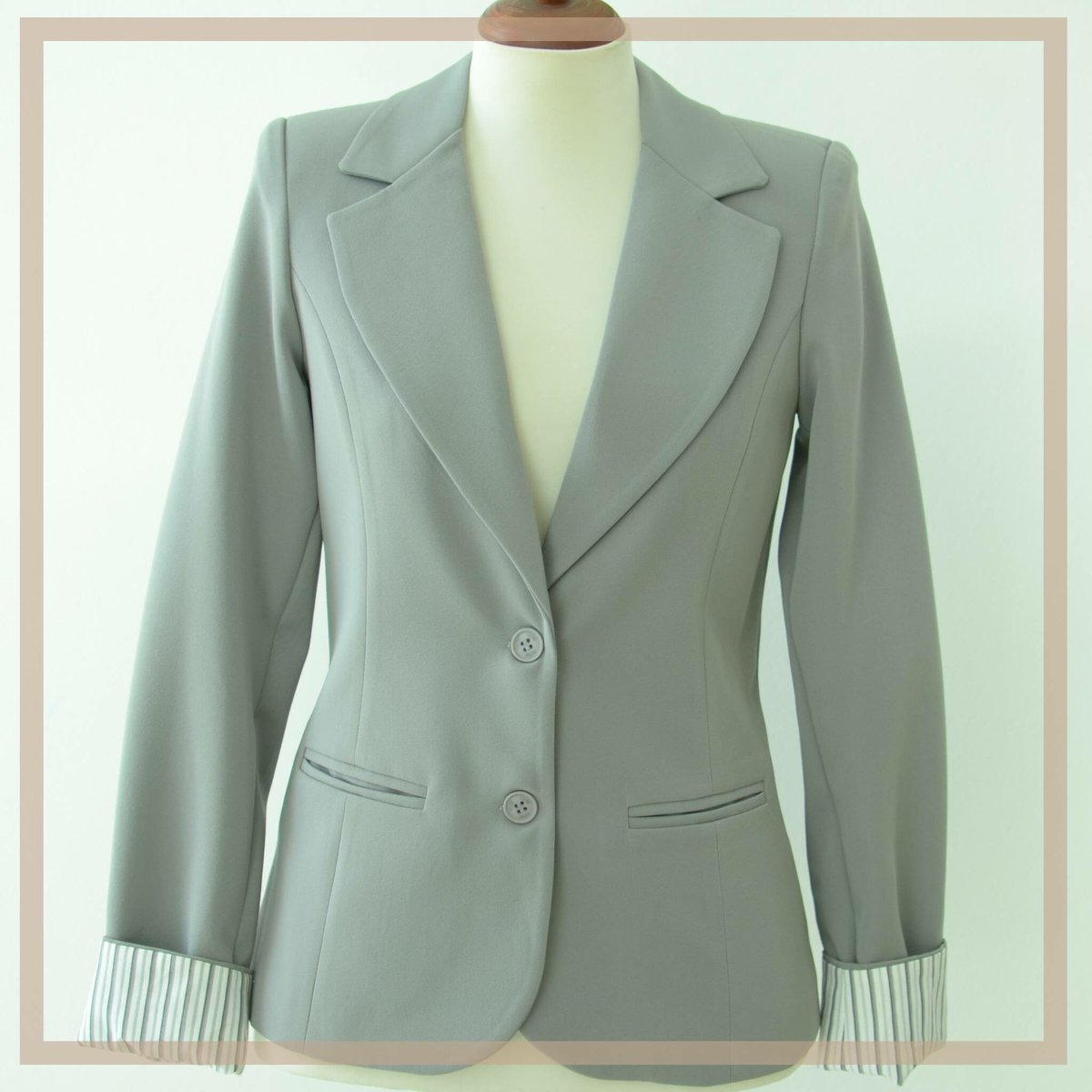 OCREparaguay's tweet photo. • F E R I A  O F F I C E •
Blazers desde 120.000 Gs.
Disponible en Ocre Lillo

Hasta el 29 de febrero.
#ocreparaguay https://t.co/yItMHPwKUS