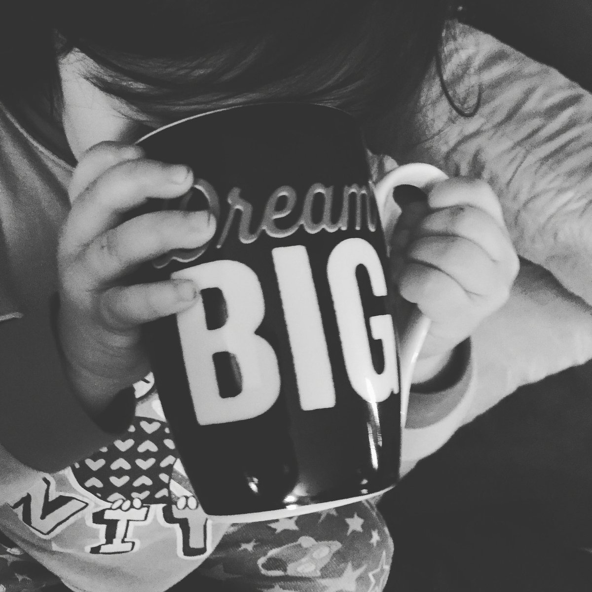 ShelbyUrdaneta's tweet photo. Yes sweet girl #dreambig &amp; you can do anything you want! #raisingherright #futurewrapstar @KamiDempsey @ItWorksPam https://t.co/A37UGBVoQe