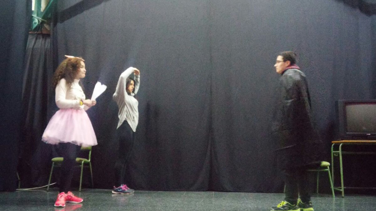epdlestepa's tweet photo. Algunas fotos de el teatro de #LaCajaDeMusica que sera representado el dia 18 de febrero por los alumnos de 3°ESO B https://t.co/oT8m8SVgAn