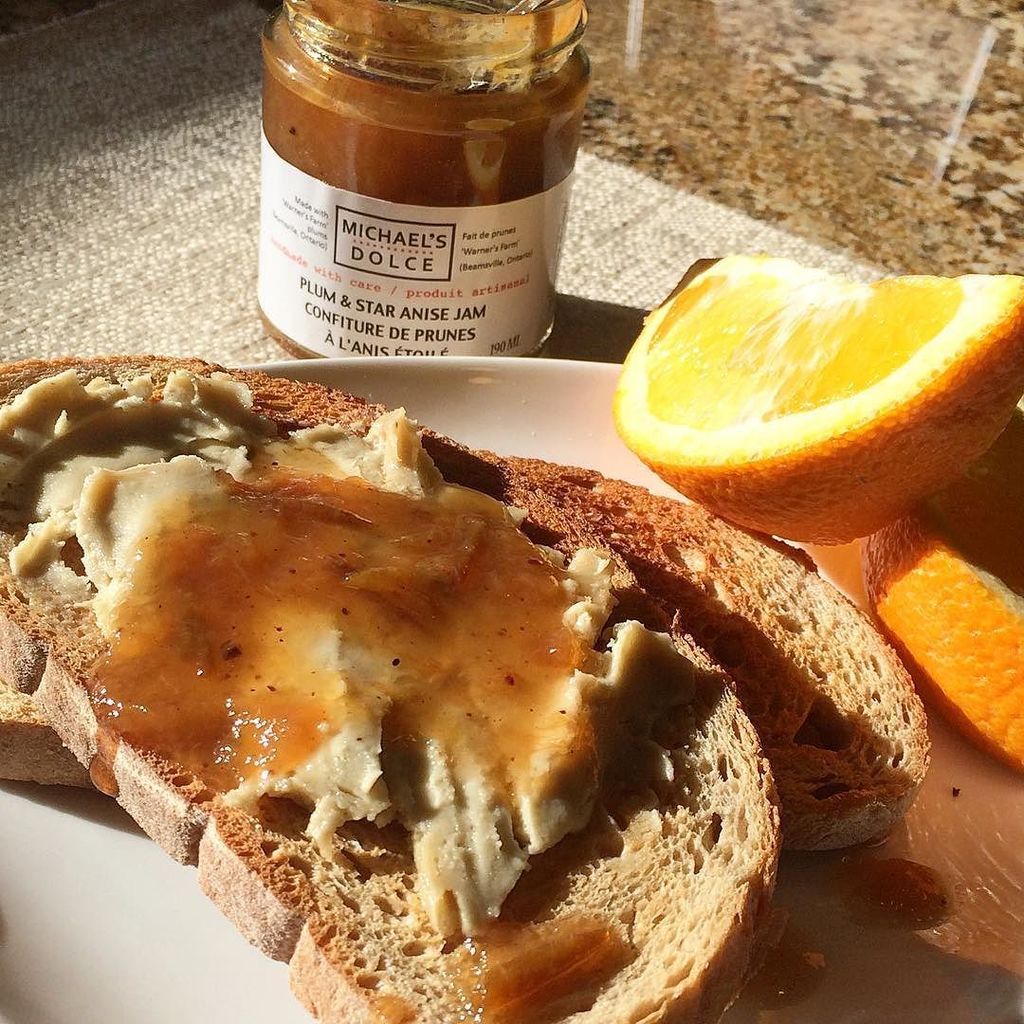 ZengarryVeg's tweet photo. A simple yet delicious breakfast of #Zengarry Gruyère fauxmage and @michaelsdolce Plum & S… https://t.co/HuBOyNXZbR https://t.co/JOqCvt5LVv