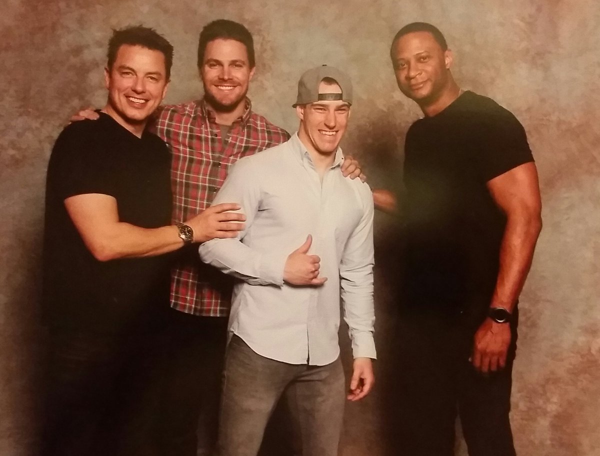 travisstpeter's tweet photo. Great Vday with Arrow cast at #dallascomiccon with @amellywood  @david_ramsey  @Team_Barrowman https://t.co/svFZaTmxoH