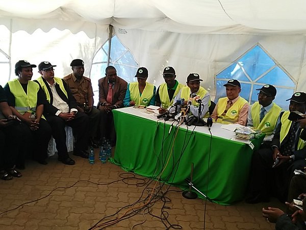 NationFmKE's tweet image. #VoterRegistration kicks off; @IEBCKenya targets 4M more voters. Details w/ @MimmoKenya at 6pm.

#NationDrive