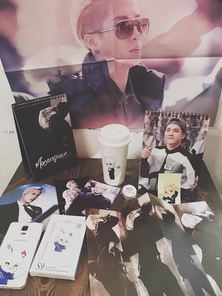 mr_black852's tweet photo. 마스터피스 달력&amp;핸드폰 케이스 재고판매를 시작합니다 || "Masterpiece" calendar&amp;phonecase stock sale start!!

https://t.co/SmYn1uITVq https://t.co/lHd7EbrWI3