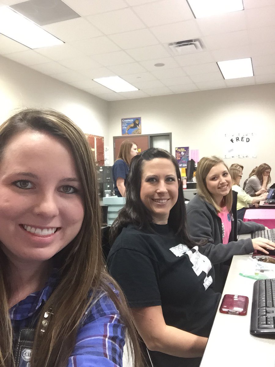 2ndgrdrocks's tweet photo. Having fun learning this morning! #dptech2016 #motivationmadeeasy #readytoimplement https://t.co/EOO1txJJQL