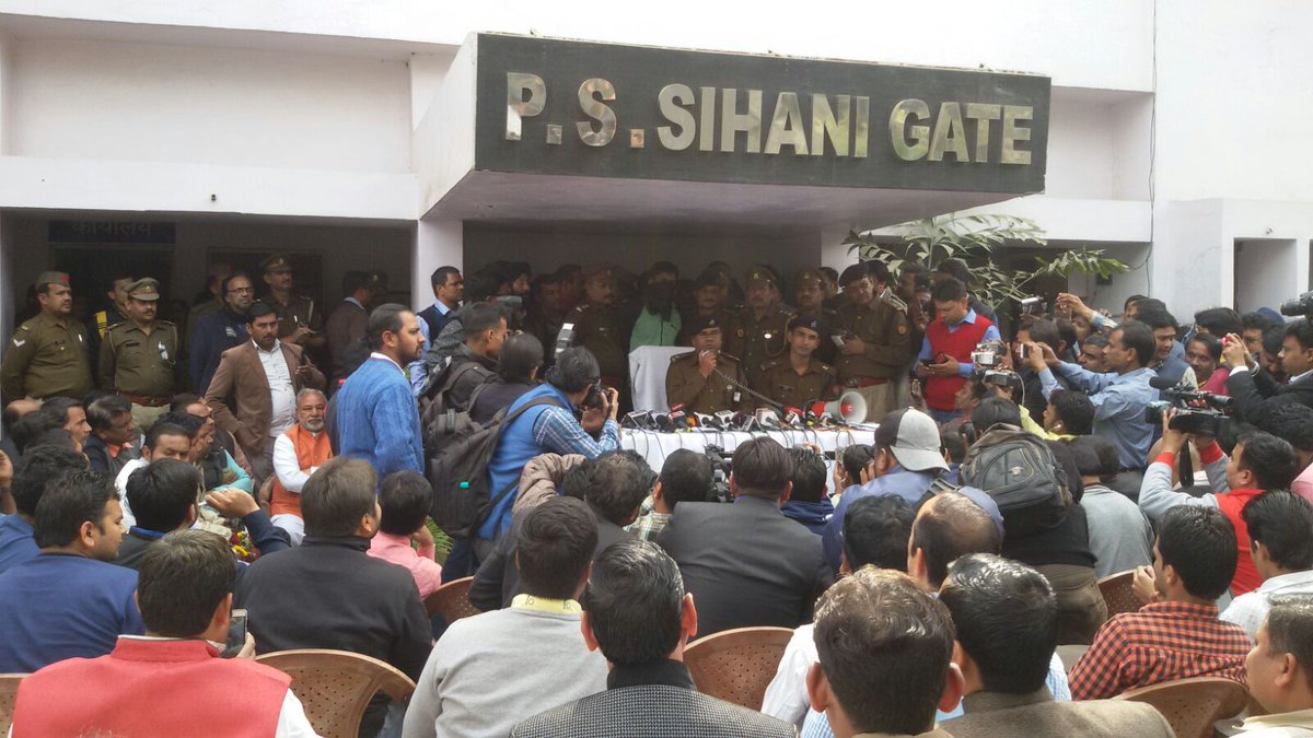 sengarlive's tweet photo. #HelpFindDipti मामले का हुआ खुलासा, @DiptiSarna @snapdeal
@brajeshlive @spbhattacharya @BJPLucknowBJP @javeeddgpup https://t.co/4y4iuK5MP3