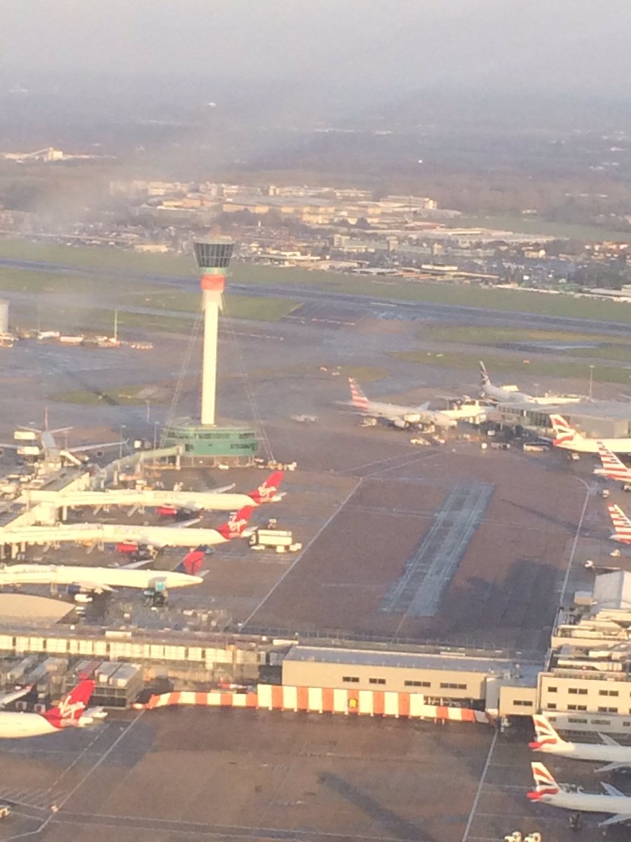 theplayer_pilot's tweet photo. Good morning Heathrow Tower. @HeathrowAirport @adydolan @LHRTower @EGLLmetar @visitlondon #avgeek #heathrowtower https://t.co/GULh2DeshS