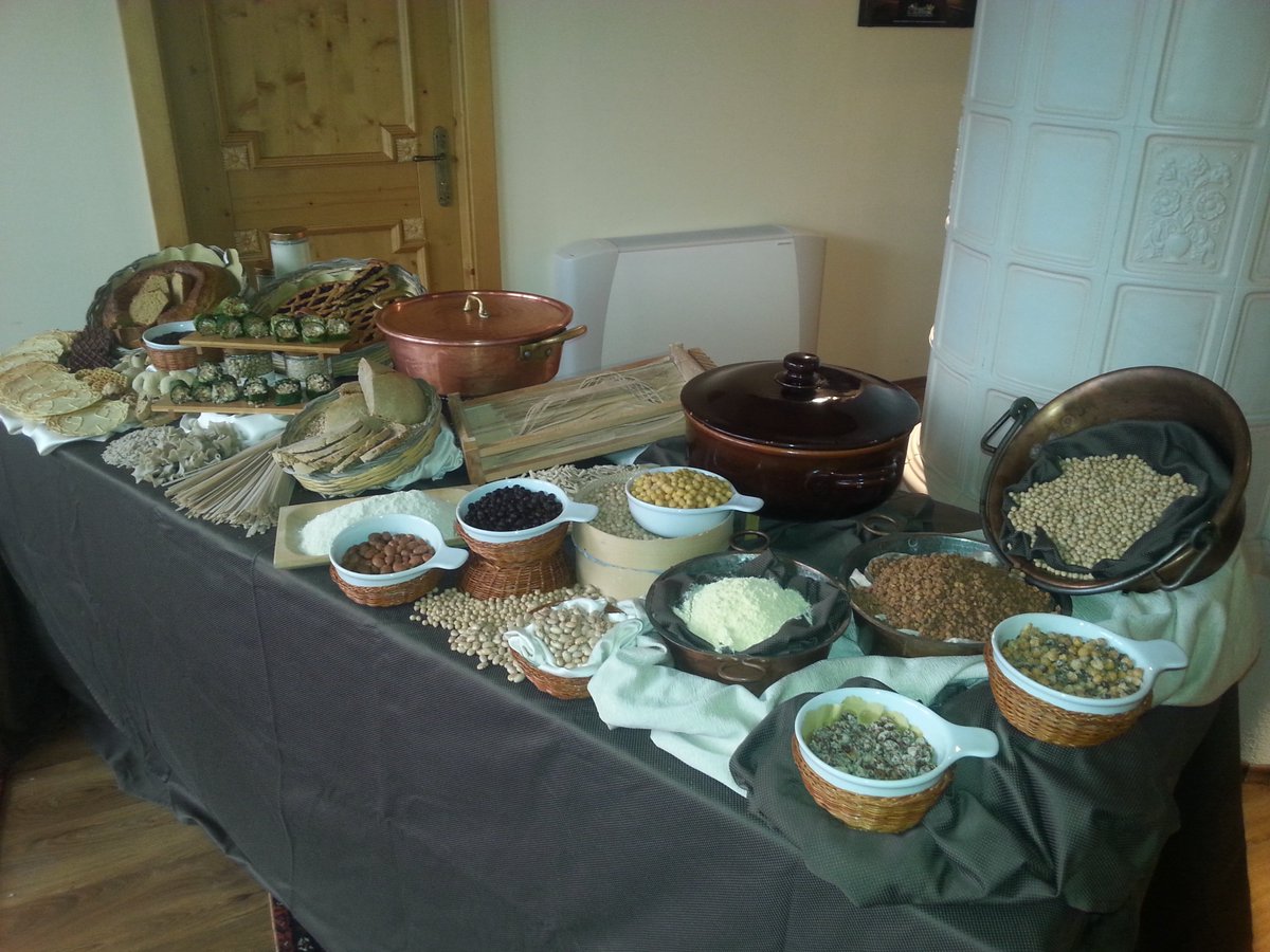 YourAbruzzo's tweet image. Sabato 20 h.14 tutti davanti alla TV, c'è l'#abruzzo su @RaiTv su Linea Bianca #ovindoli goo.gl/wovJ1l :)