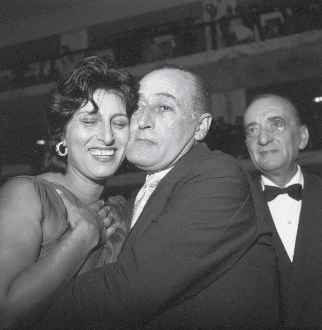 ric_annamagnani's tweet photo. Nella coppia Totò-Magnani si incontrarono 2 creatori, 2 improvvisatori, 2 artisti autentici https://t.co/rn0pWaGMv2 https://t.co/oMDvrWx1hf