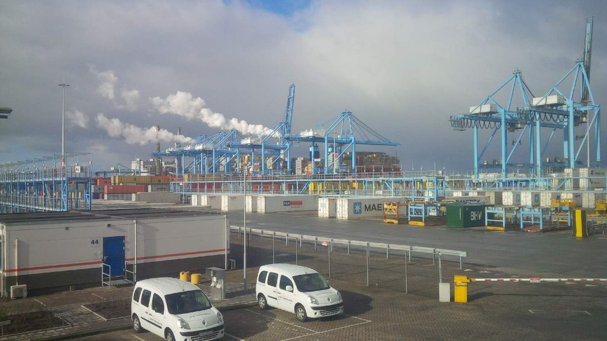 marof_rtm's tweet photo. Minor Nautisch op bezoek bij APM Terminals - Maasvlakte l. Hoe gaat alles in zijn werk? #MAROF #METTEMAERSK https://t.co/7iiAT0kUDB