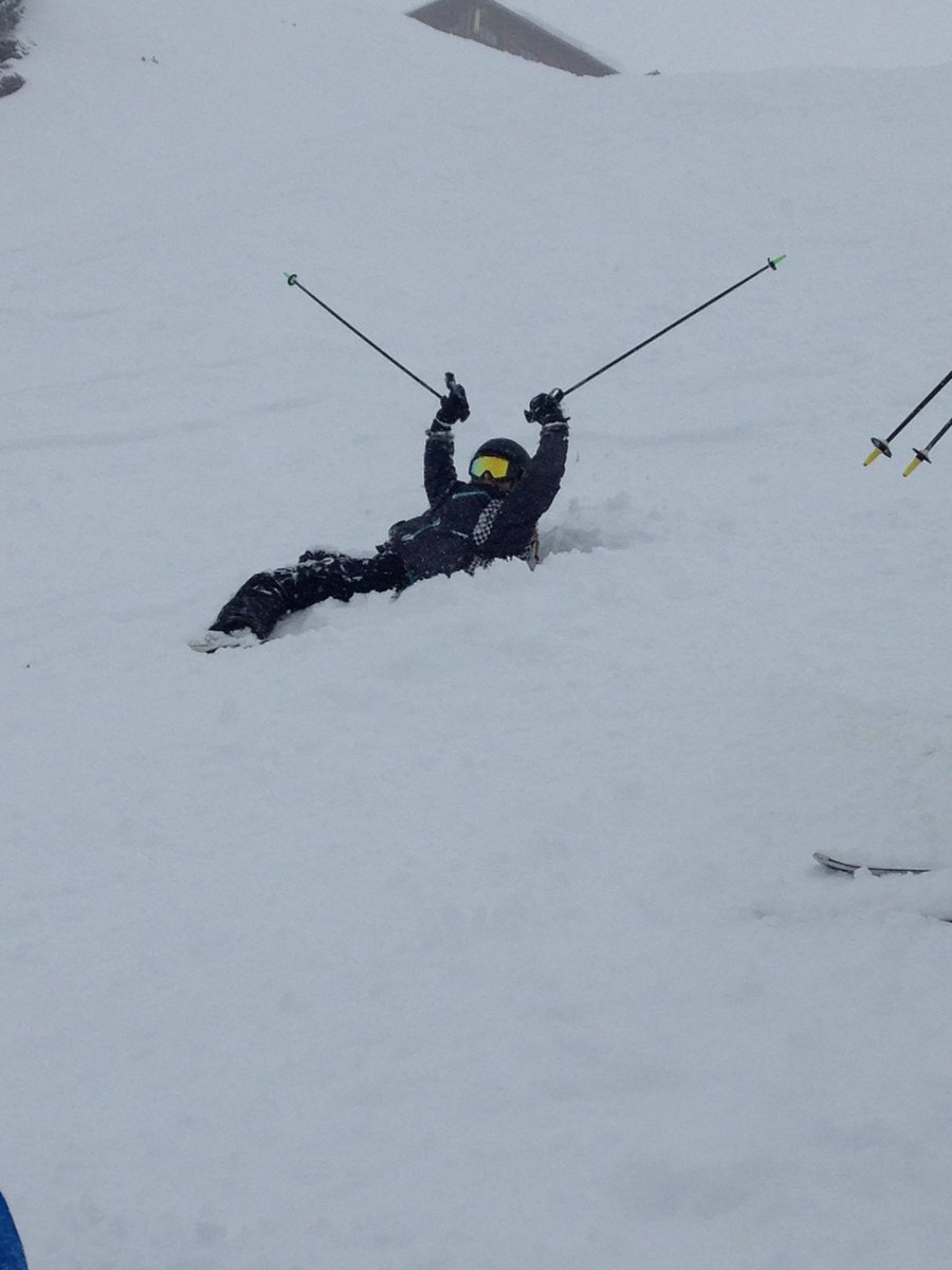 EstherMounce's tweet photo. Day 2 #SHSskitrip https://t.co/YP6YZJtsrT