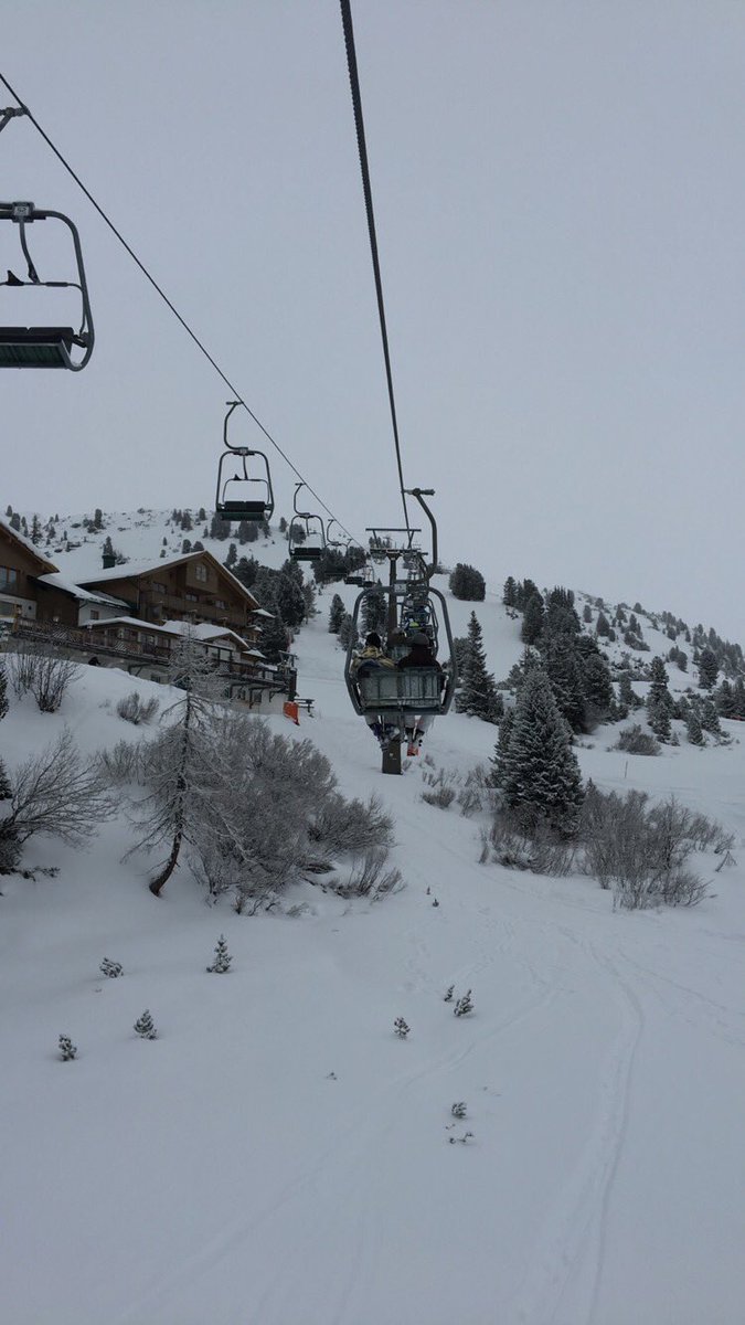EstherMounce's tweet photo. Day 2 #SHSskitrip https://t.co/YP6YZJtsrT