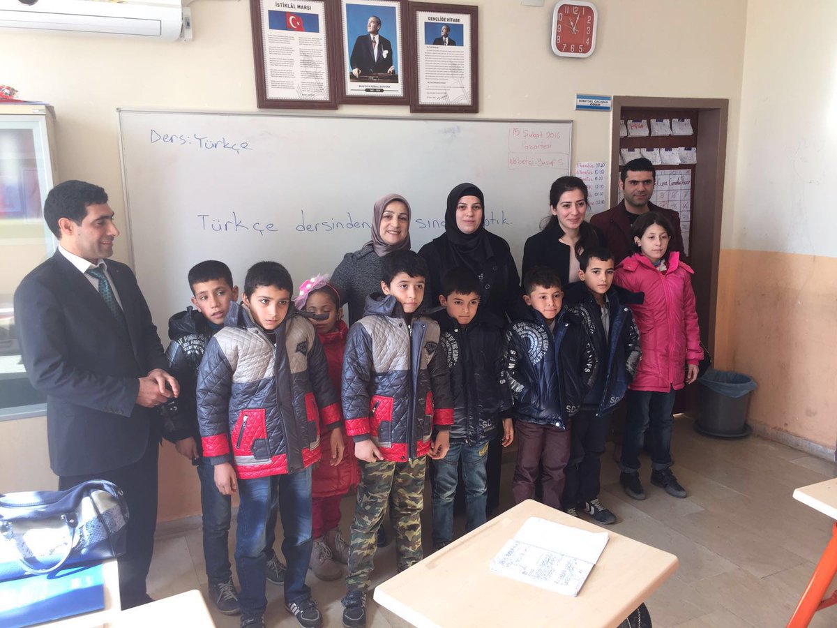 Millliveyerli's tweet photo. ASKONkadinkollari olark isadmlrnin destegi ile isitme englilr okuluna mont yrdmnda bulduk.@MesciBirgul https://t.co/EWj9RLZJzg