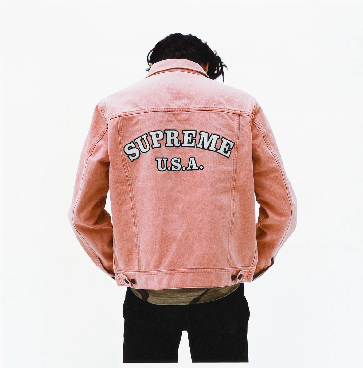 wadmag's tweet photo. @supreme_NYC unveils its SS16 collection! To be seen at https://t.co/6LzWF349U1 https://t.co/9RWLCCoYzJ