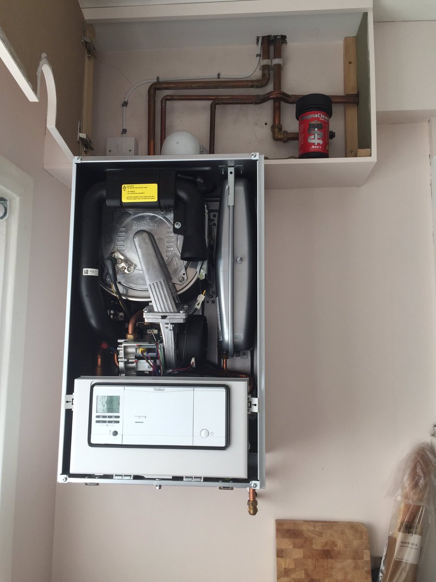 TheLeedsPlumber's tweet photo. @vaillantuk Another easy day @ the office servicing this 831 stunna &amp; look @ that filter! #MasterTec #advance https://t.co/VLLYzcX4sL