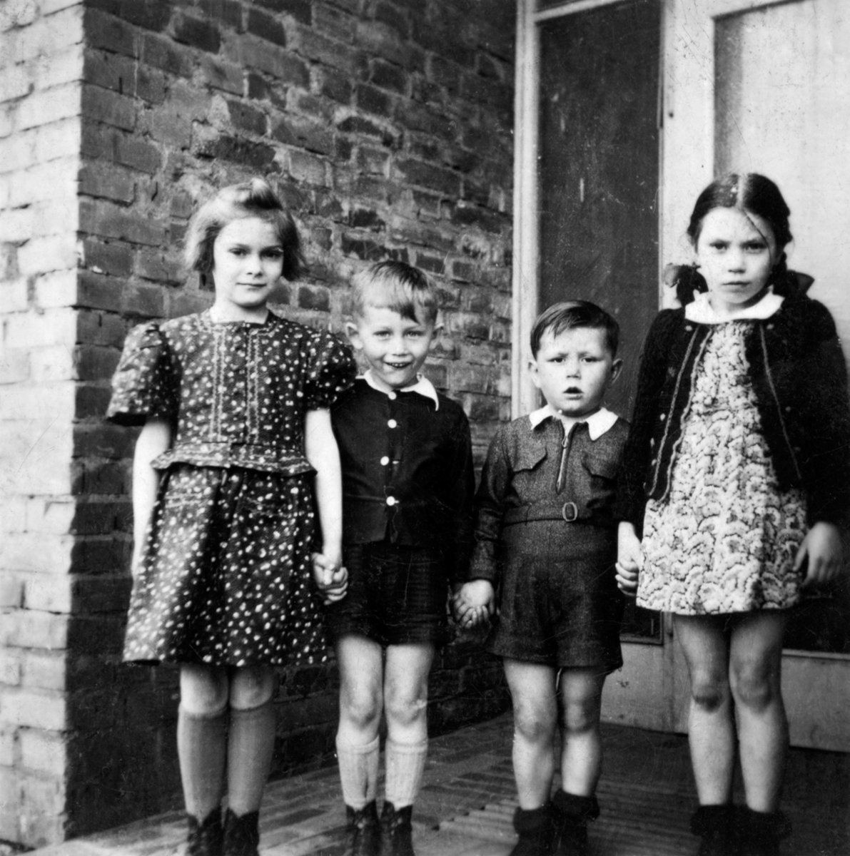 KircheChristiDE's tweet photo. Dieter F. Uchtdorf erzählt von seinem Flüchtlingsschicksal als Kind https://t.co/13GHVoHG5j via @Mormonen https://t.co/TBw9uGCFRd