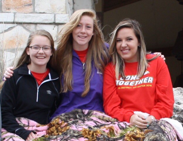 keags1801's tweet photo. y'all are the missing piece to my puzzle💗 #midwinter16 #cometogether #tridistrictmw @christinedlayne @_abbey_lynn_ https://t.co/hwG39u01hm
