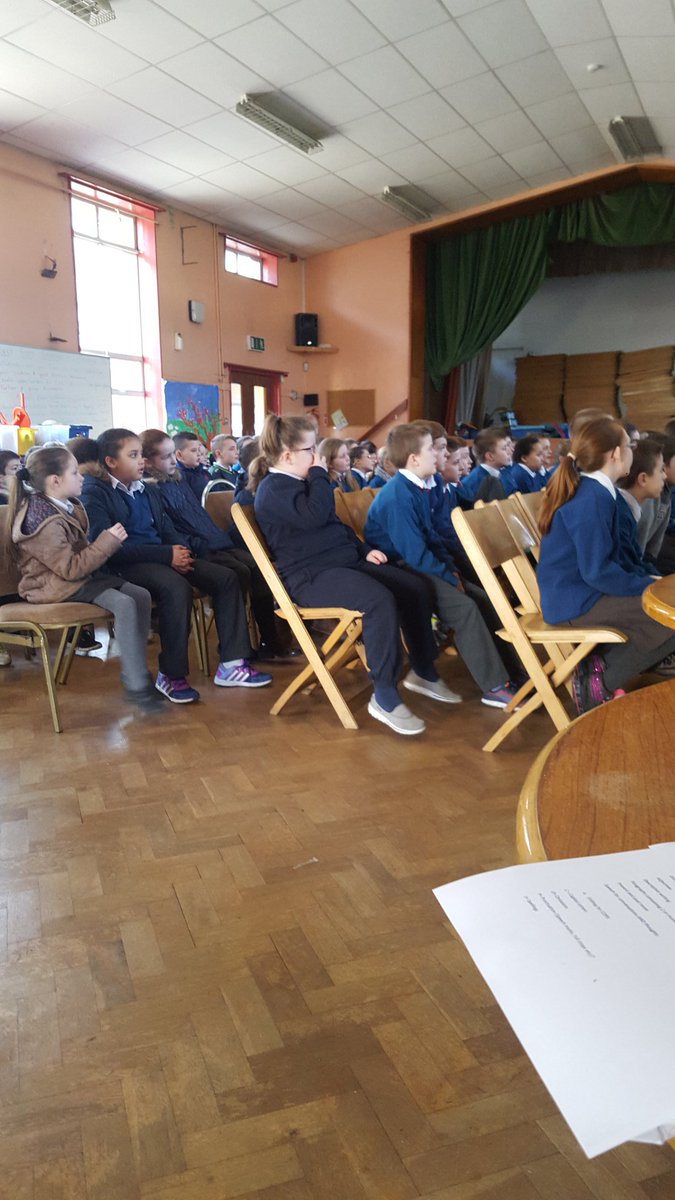 mwardsclass's tweet photo. We are learning about bees and speaking to the artist that will be making our bee sculpture for our new school. https://t.co/Lp1zyPuKst