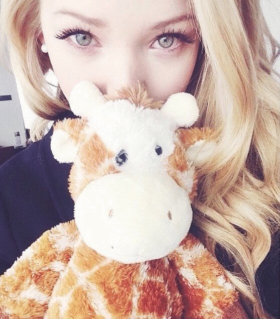 aa_kkm's tweet photo. 🌈#DisneyChannel好きな人RT
💗#R5好きな人RT
📛#画像の中に好きなのある人RT
💋💄#VoteDoveCameron
🇺🇸#外国すきな人RT 
💅#VoteLauraMarano 
🎸#VoteRossLynch https://t.co/xpPfqMRtuI