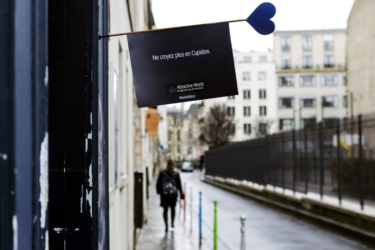 Pour la #SaintValentin, Attractive World a investi les rues de Paris... #cupidon #lavieàdeux