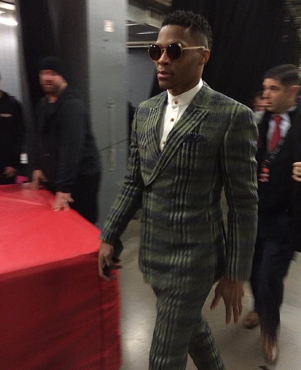 jemelehill's tweet photo. Walking into work today like https://t.co/QHWZm0nJJR