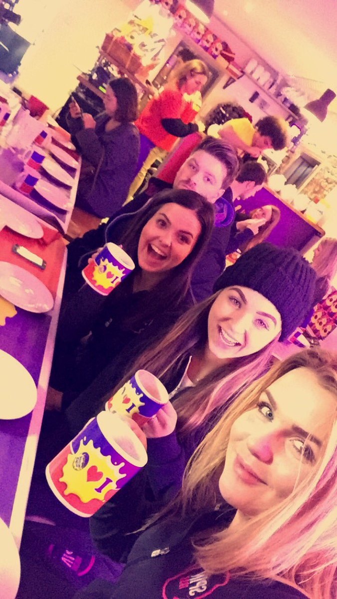 AlisonByrne__'s tweet photo. @EimearDeane @jessroe95 EGGcited for the #CremeEggCafe #spinis https://t.co/dgX8B5V4mo