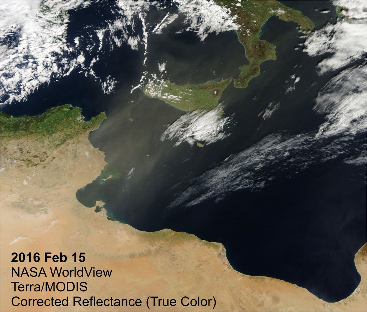 eoliandust's tweet photo. #Sicily (as well as #Pantelleria) under attack of #dust. More dust is forecast. #moredust https://t.co/eFE5kVqEWb