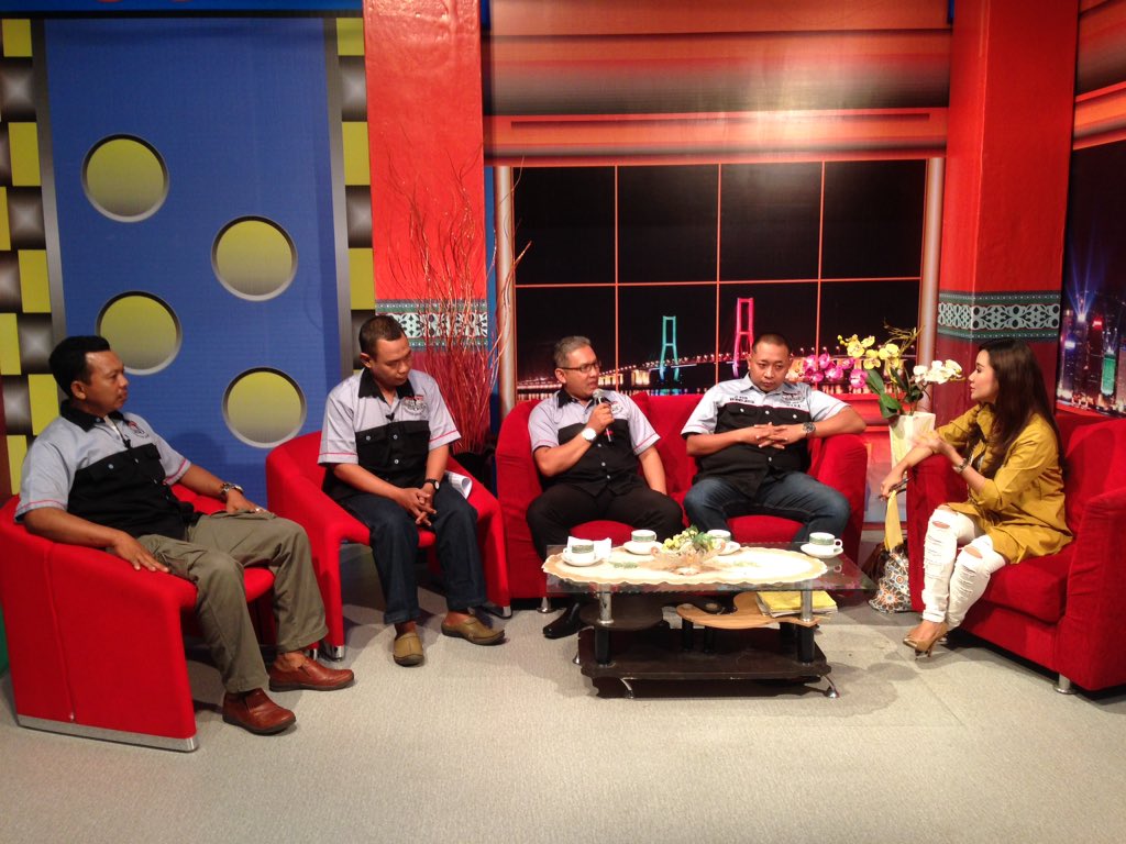 Saatnya ngobrol bareng komunitas.Bersama suzuki carry indonesia jatim yang dipandu oleh <a href="/Duo_Virgin/">DV Shara & Shevi</a> saat ini di pro2