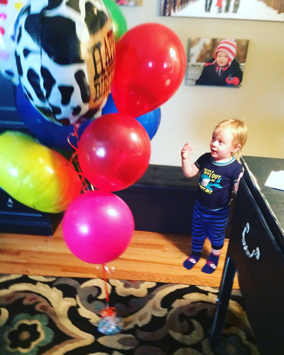 maggieKTVB7's tweet photo. My parents sent my 2-year-old balloons for his birthday on FRI. He held one the entire weekend! #BalloonAddict πΆ https://t.co/drq1AprLsu