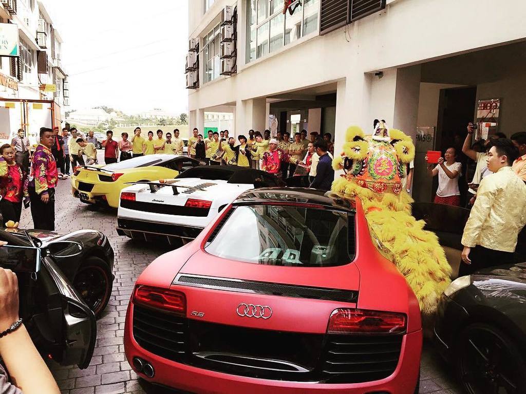 OnlyFerrariPics's tweet photo. 初八開工大🍊，今年一定發到爆🙉🙈🙊 #kb_group #geenteam #supercar #audir8 #ferrari458 #lamborghini #gallardo #mercedes #slk #bmw #z4 … https://t.co/g7ZKSnBOK3
