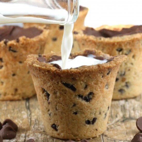 RForRelatable's tweet image. Milk IN cookies.