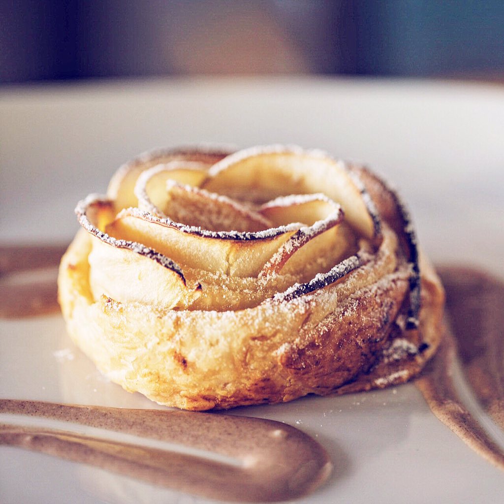 Pantarul's tweet photo. Apple and grape preserves puff pastry with #cinnamon sauce. The sweetest ending to Valentine's dinner #dubrovnik https://t.co/rKWURtH8su