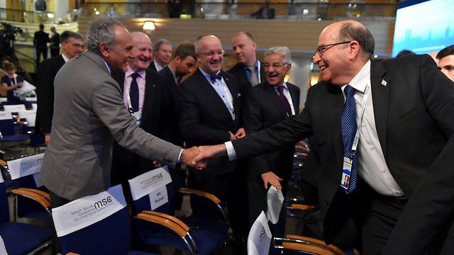 ALiAkbaar12's tweet photo. @Mounahamad لما بتنسجم السعودية وتل ابيب بالاهداف شو بينفع اذا كان فيها الحرمين؟ فلسطين فيها القدس كمان .. https://t.co/24JBsfyFWX