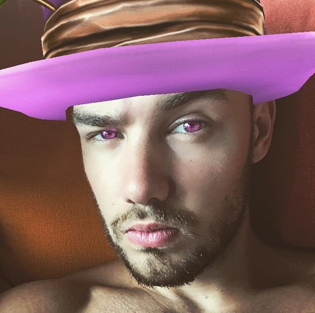inniesnuna's tweet photo. PODE VIM NIALL
O SOFRIMENTO TÁ POCO
ENFIA MAIS QUE CABE

zayn e harry
louis e danielle 
liam in UK https://t.co/fwI4O4jXC4